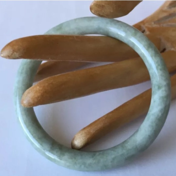 800) mottled green BURMA JADITE bangle bracelet